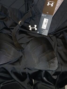 UnderArmor FootBall Pants Intergrated XL - NEW
